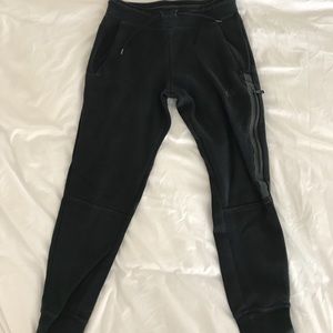 Nike cropped joggers Medium